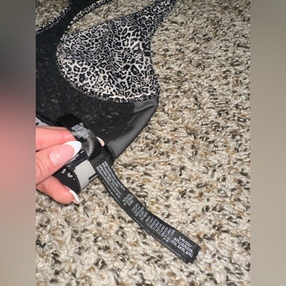 Victoria's Secret Sport Bra - Picture 7 of 11